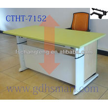 Mesa de estudo de madeira com ajuste de altura Anarita e mesa de estudo para crianças Argaki com altura ajustável e mesa de estudo para crianças Assia com altura ajustável